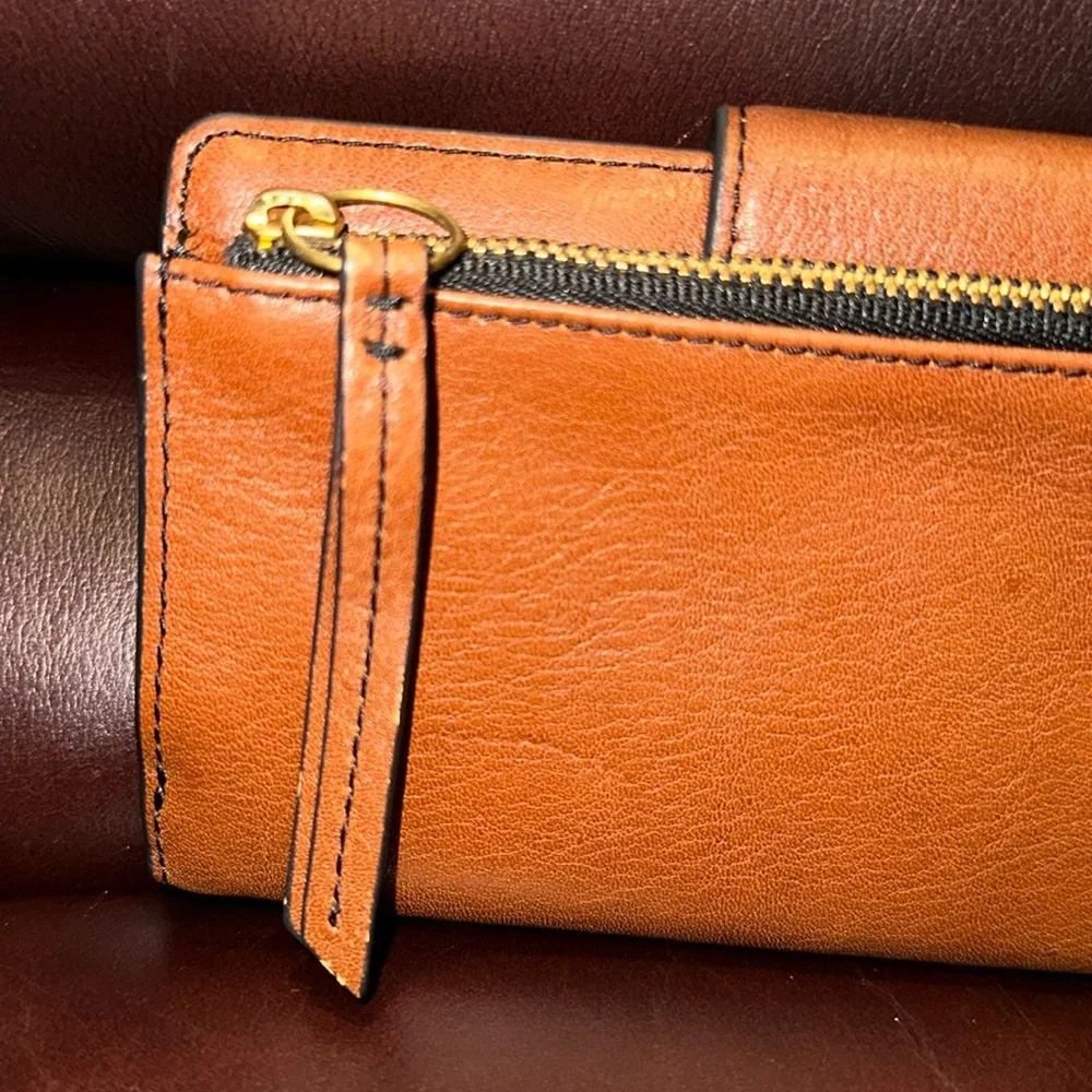 Fossil Madison Leather Wallet - Picture 6 of 16